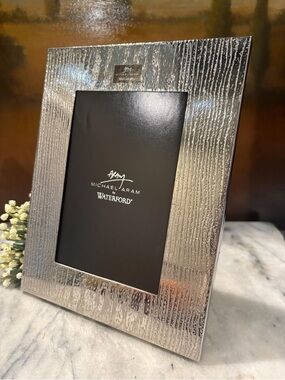 NEW Michael Aram For Waterford Woodgrain Photo Frame 8x10